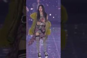川﨑桜のTGCランウェイ 260919