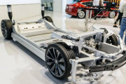 テスラが長寿命低コストのバッテリーを開発中、EVの価格をガソリン車と同等に