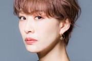 【画像】声優の朴璐美(53)さんの胸元ざっくりドレスｗｗｗ