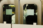 電車内で「前リュック」はマナー違反？