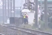 【動画】 駅ホームから飛び込んだ人物、10代とみられるも性別不明 「線路に飛び込む人影を見た」 ＝ 愛知