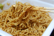 【朗報】天才ワイ、カップ焼きそばの最大のデメリット『カロリー』を打ち消す食い方を発明してしまう