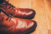 革靴「重い、蒸れやすい、水に弱い、滑りやすい、靴ずれしやすい、疲れやすい」←こいつ