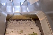 【動画】大粒の雹を集めるエスカレーターの映像が話題に。