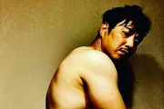 「吉本男前ランキング」常連のライセンス・藤原一裕、“マッチョ化”　背中の筋肉に「すっごいムキムキ」