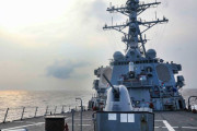 米海軍第7艦隊のミサイル駆逐艦「ベンフォールド」が台湾海峡を通航！