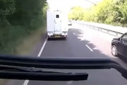 4時間に42件の違反。ネタかと思える程にクズなトラック運転手のドラレコ映像。