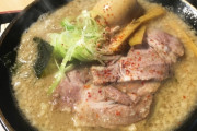 背脂チャッチャ系ラーメンって絵面がきったないよな