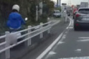 【動画】 愛知の歩道をバイクが爆走 「４０キロ以上出ていた」 ドラレコ動画に衝撃走る