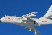 中国の爆撃機２機、沖縄本島と宮古島の間を通過