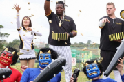 阪神のノイジー、ミエセスが豆まきに挑戦、これもジャパニーズスタイル