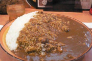 【画像】おまえらこの大盛カレーを完食出来る？？？？？？？？？？？