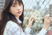 【AKB48】千葉恵里、18歳で初の“大人セクシー”なグラビアに挑戦！スレンダーな美脚＆制服姿で魅了