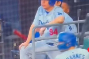 【MLB】バットボーイがドジャース・大谷の命を救った　強烈なファウルを目の前で素手でキャッチ