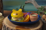 「くまのプーさん」プーさんの不思議な夢がテーマのスペシャルカフェ開催！キュートなフードメニューやオリジナルグッズが登場