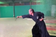 海外「日本刀の達人がバッティングセンター行くとこうなるらしいぞ！」