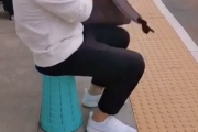 疲れたらどこでもすぐに休憩できる。折りたたみ椅子が便利で良いデザイン。海外の反応