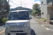 【東京】どこ見て運転？視線が怪しいおねばさんに追突されてしまうドラレコ。