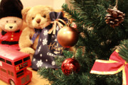 「Hamleys×東京プリンスホテル」クマのぬいぐるみがお出迎え！クリスマス限定宿泊プラン販売