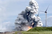 【動画】JAXAのイプシロンSロケット、燃焼試験中に爆発してしまう。その瞬間の映像が公開。