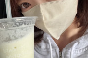 りこりこさん、白濁した液体を飲む