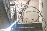 【動画】中国、これは酷い！隔離施設の階段に逃走防止のために「有刺鉄線」を設置！