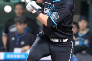 新庄剛志監督が気合の初球セーフティースクイズ　上川畑がサインに応え先制に成功