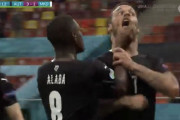 ◆悲報◆ゴール直後相手DFを罵ってしまったオーストリア代表アルナウトビッチ、主将アラバに口をつままれてしまうｗ