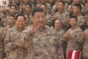 【中国】迷彩服の習主席「戦争の準備強化せよ」と強調