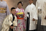 日本大好きビシエド一家、和服で記念撮影、ペットの名前は「富士」