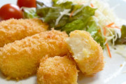 「カニクリームコロッケ」って過小評価されてないか？