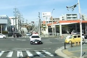 名古屋でパトカーに命中した軽自動車ミサイル、お見事すぎる・・・。