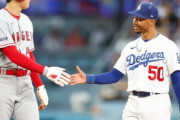 海外「大谷はスーパースターだから！」試合中に敵軍のスター選手が大谷翔平に握手を求めて外国人もほっこり！