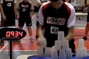 超速カップスタッキングをする少年が凄すぎる！海外の反応