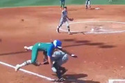 【動画】米衝撃のアクロバットプレー　女子ソフト選手の“スーパーマンダイブ”が「ありえない！」