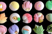 外国人「日本の伝統的な和菓子はこんなに美しくてカラフルなんだぜ」