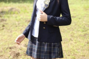 【画像あり】新入生JK「えへへー制服にあってるでしょ〜？｣ｽｶｰﾄﾋﾟﾗｯ