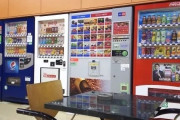 無駄に大量の電力を消費するパチンコ屋や自販機は減らしていった方が良いんじゃないか？