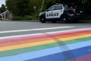 【カナダ】LGBTのシンボルとして横断歩道を虹色に着色→タイヤ痕がつけられて憎悪犯罪として捜査ｗｗｗｗｗ