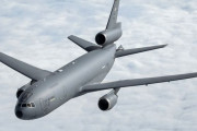 米空軍嘉手納基地にKC-10A空中給油機が飛来…暫定配備のF-15とF-22は米に帰還か！