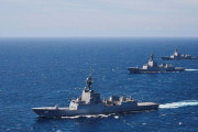 オーストラリア海軍のホバート級ミサイル駆逐艦3隻が共同航行訓練を披露！