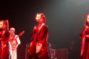 BABYMETALのコンサートで踊ることなく突っ立ってる人がいるんだが　【海外の反応】