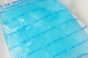 職場に弁当持参しているんだけどこれからの時期は食中毒が心配なので保冷剤も一緒に持参している　保冷剤っていくつ持っていく？