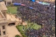 【動画あり】破産宣言のスリランカ、大統領公邸に大量のデモ隊がなだれこみ占拠！マジでヤバいことになってしまう・・・