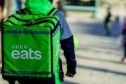 【事故増えそう】ウーバーイーツが配達員向けポイント制度『Uber Eats Pro』を導入