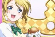 お嬢様「へぇ、これが庶民が食べているハンバーガーとやらですのね」