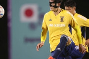 日本代表DF谷口彰悟、バットマン姿で練習！日韓W杯の宮本恒靖に続き2代目バットマン襲名へ