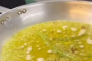 【動画】イタリア人「すまん、これが本場イタリア人の”リアル乳化ペペロンチーノ”な。これ以外は全部フェイク」