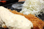 外国人「日本にトンカツ店が謎の白いソースを出してきたが何これ？」