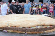 【画像】ギネス記録の超巨大ハンバーガーｗｗｗ